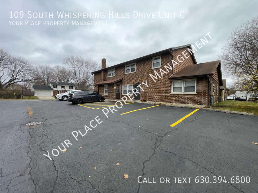 109 S Whispering Hills Dr in Naperville, IL - Building Photo