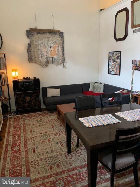 2837 Cambridge St in Philadelphia, PA - Building Photo