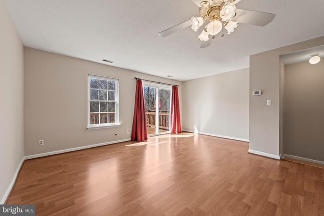 21673 Hazelnut Square in Sterling, VA - Building Photo - Building Photo