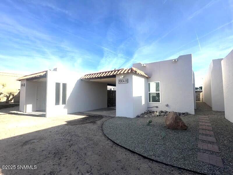 1004 Ivydale Dr in Las Cruces, NM - Foto de edificio