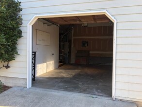 1050 SW Kaleeton Loop in Oak Harbor, WA - Building Photo - Building Photo