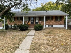 2214 NE 77th St in Gladstone, MO - Building Photo