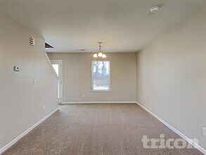 5819 Natick Dr in Charlotte, NC - Foto de edificio - Building Photo