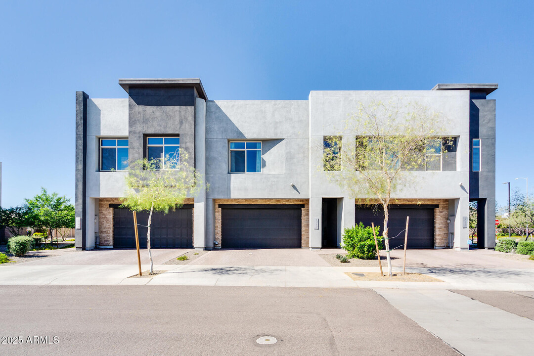 1940 W Kinfield Trail in Phoenix, AZ - Building Photo