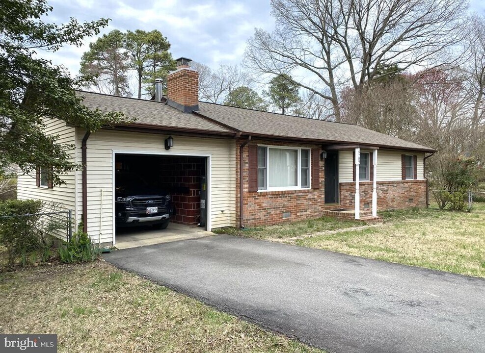 19709 Teddy Way in Lexington Park, MD - Foto de edificio