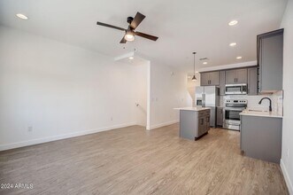 3725 E Earll Dr in Phoenix, AZ - Building Photo - Building Photo