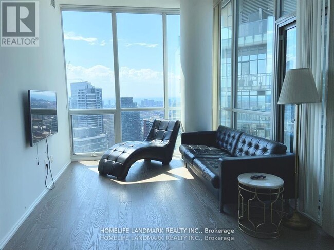 45-5245 Charles St E in Toronto, ON - Building Photo - Building Photo