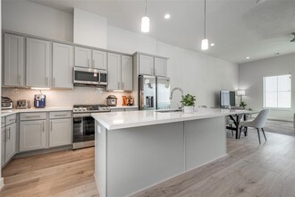 1311 Reinerman St in Houston, TX - Building Photo - Building Photo