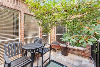 4742 Post Oak Timber Dr in Houston, TX - Foto de edificio - Building Photo