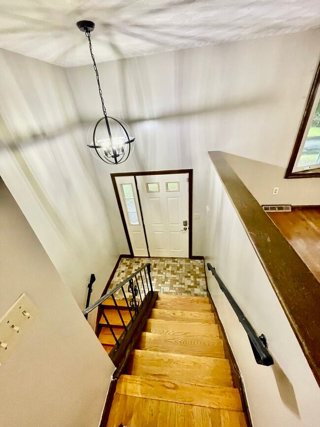 30 Flynn Rd in Stoughton, MA - Foto de edificio - Building Photo