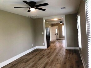 3022 School St in Needville, TX - Foto de edificio - Building Photo