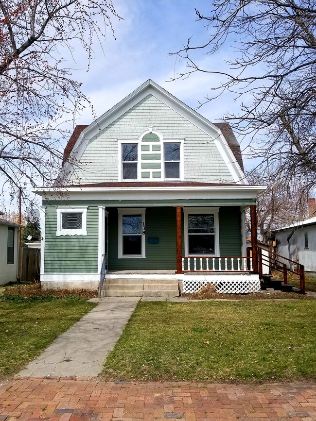 138 W 3rd St in Valentine, NE - Building Photo - Building Photo