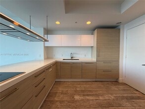 17111 Biscayne Blvd, Unit 1211 in Aventura, FL - Foto de edificio - Building Photo