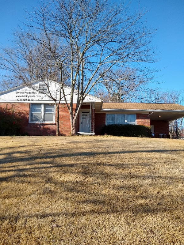 property at 2212 N Greenwood Dr