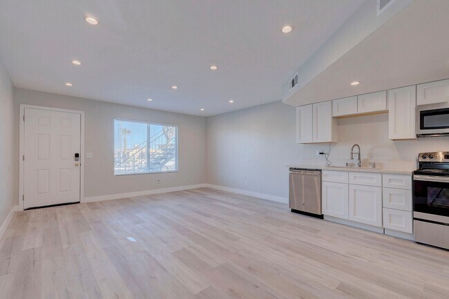property at 471 Rexford Dr