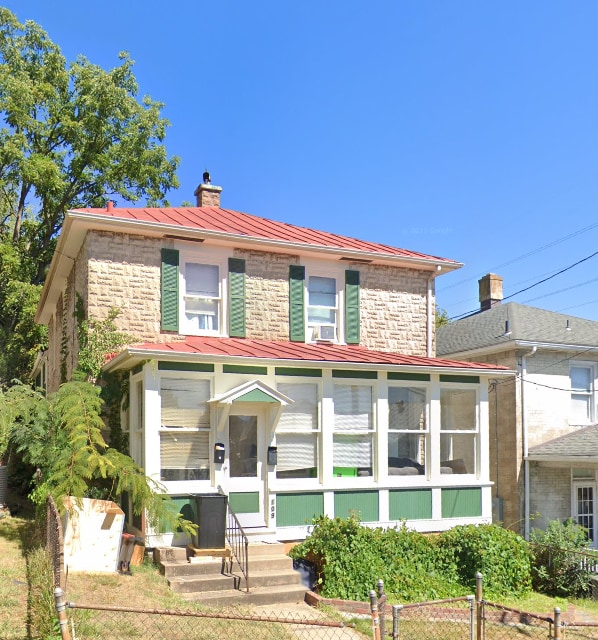 109 E Hampton St in Staunton, VA - Building Photo