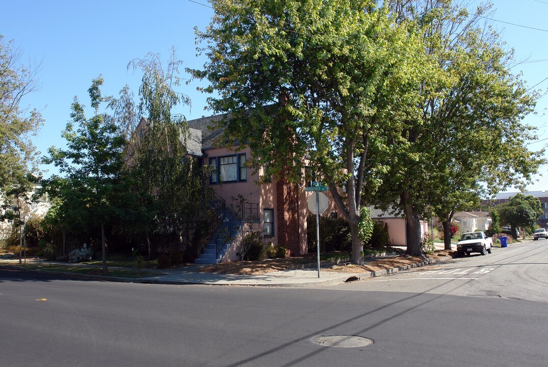 2602 Roosevelt Ave in Richmond, CA - Foto de edificio