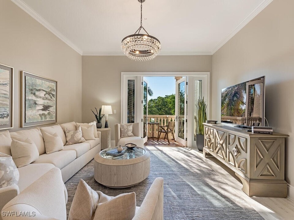 627 6th Ave S in Naples, FL - Building Photo