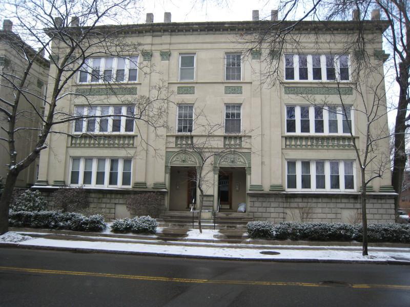 54 Egmont St, Unit 2 in Brookline, MA - Foto de edificio