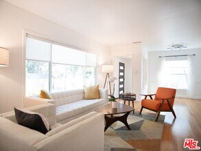 6413 White Oak Ave in Los Angeles, CA - Building Photo - Building Photo