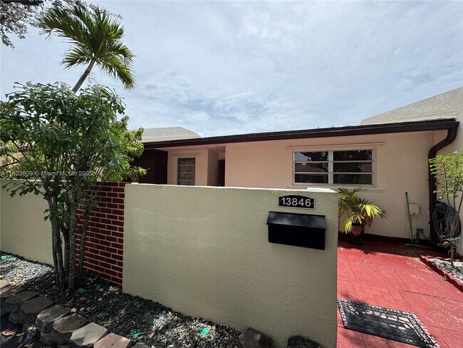 property at 13846 Kendale Lakes Dr