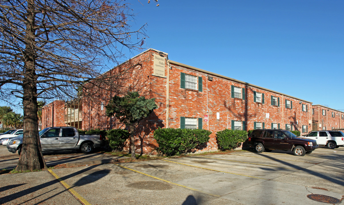 St. James on Chef Menteur in New Orleans, LA - Foto de edificio