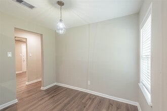 2110 N Galveston Ave in Pearland, TX - Building Photo - Building Photo