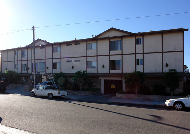 Cresthaven Apartments in Hawthorne, CA - Foto de edificio - Building Photo