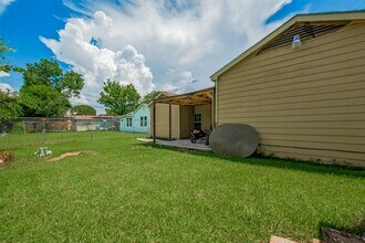 1907 Kentucky St in Baytown, TX - Building Photo - Building Photo