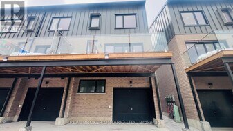 19 Rainwater Ln in Barrie, ON - Building Photo
