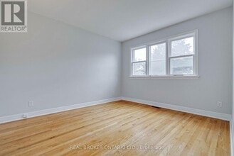 2495 Falcon Ave in Ottawa, ON - Building Photo - Building Photo