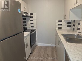 8800 Willoughby Dr in Niagara Falls, ON - Building Photo