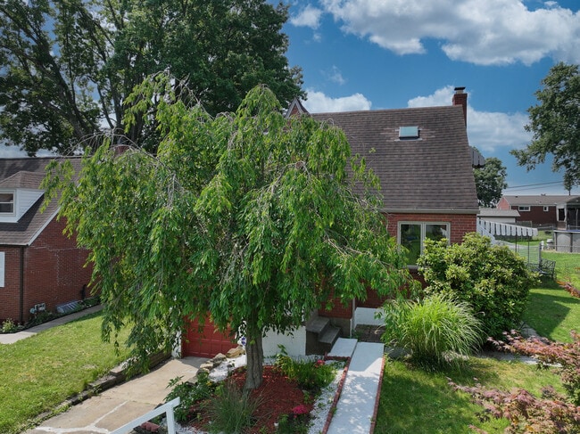 445 Jenne Dr in Pittsburgh, PA - Building Photo - Building Photo