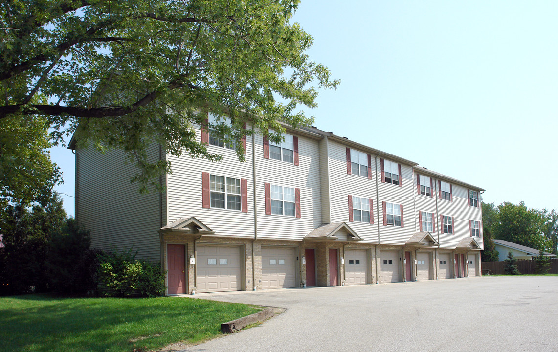 Hickory Apartments in Erie, PA - Building Photo