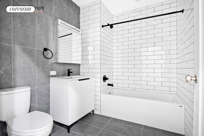 906 E New York Ave in Brooklyn, NY - Building Photo - Building Photo