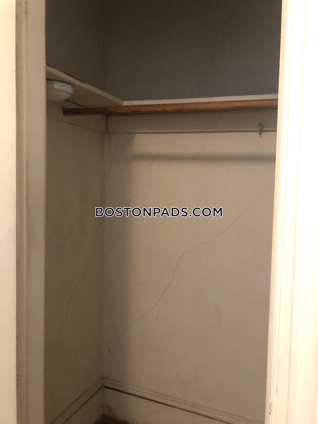137 Park Dr in Boston, MA - Building Photo - Building Photo