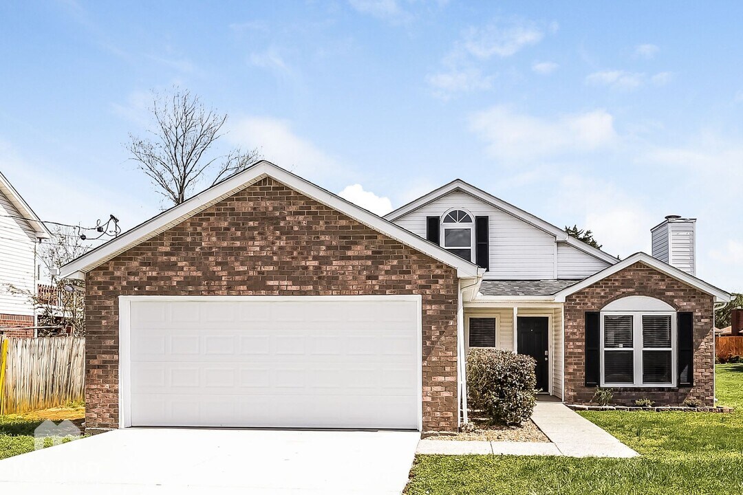4917 Hickory Woods E in Nashville, TN - Building Photo