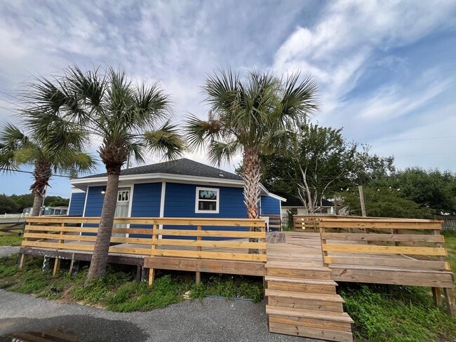 2040 Falconhurst Pl in Navarre, FL - Building Photo - Building Photo