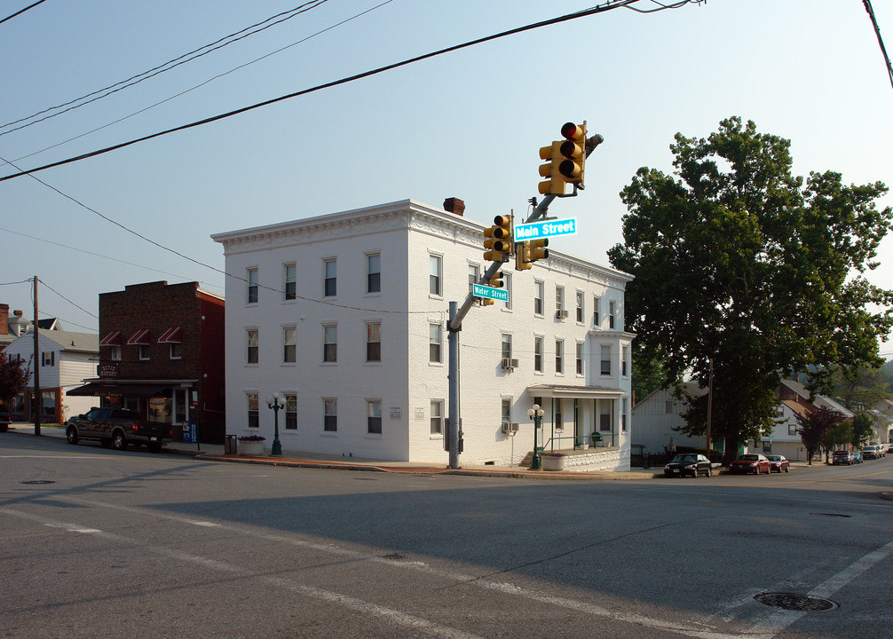 1 E Water St in Smithsburg, MD - Building Photo