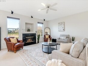 445 Ironwood Terrace in Woodburn, OR - Building Photo - Building Photo