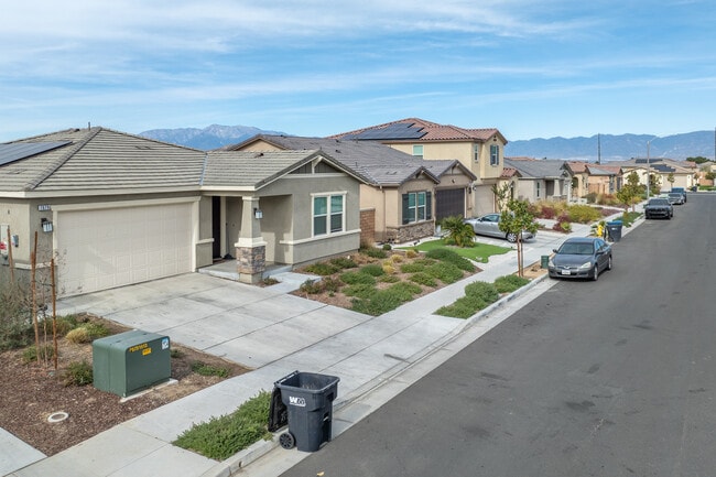 Sonoma at Spring Mountain Ranch in Riverside, CA - Foto de edificio - Building Photo