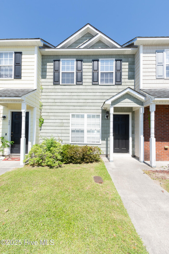 304 Bridgewood Dr in Jacksonville, NC - Building Photo - Building Photo