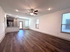 7536 Magnolia Village in San Antonio, TX - Building Photo - Building Photo