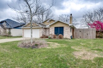 3835 Brookwind Dr in La Porte, TX - Building Photo - Building Photo