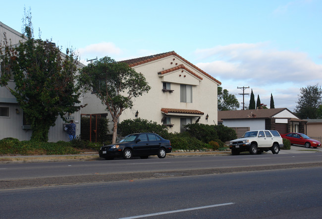 4415 Clairemont Dr in San Diego, CA - Building Photo - Building Photo