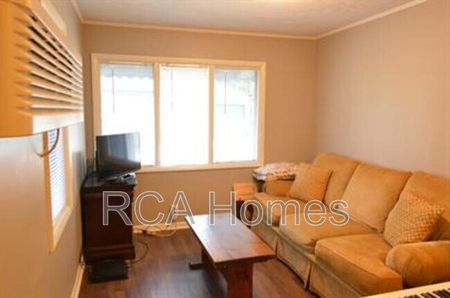 906 Laurel St in Indianapolis, IN - Building Photo - Building Photo