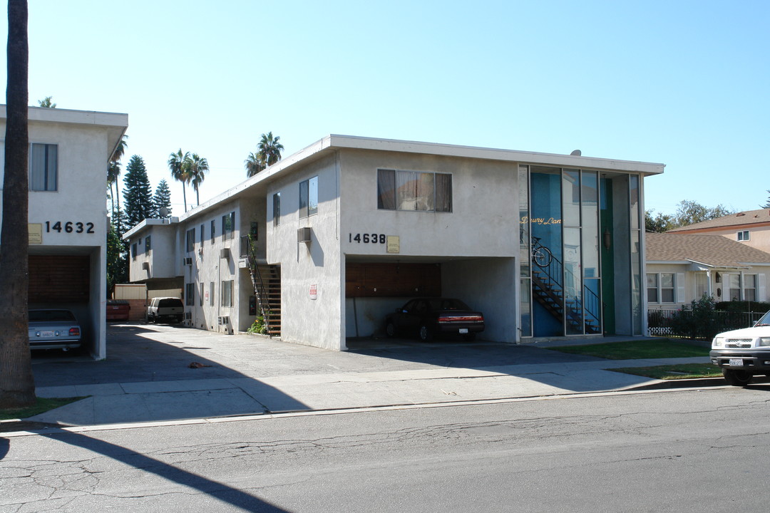 14638 Kittridge St in Van Nuys, CA - Building Photo