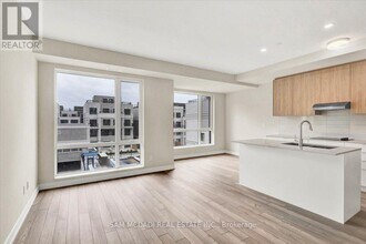 6 Red Squirrel Ln. in Richmond Hill, ON - Building Photo - Building Photo