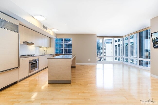 301 Mission St, Unit 24A in San Francisco, CA - Building Photo - Building Photo
