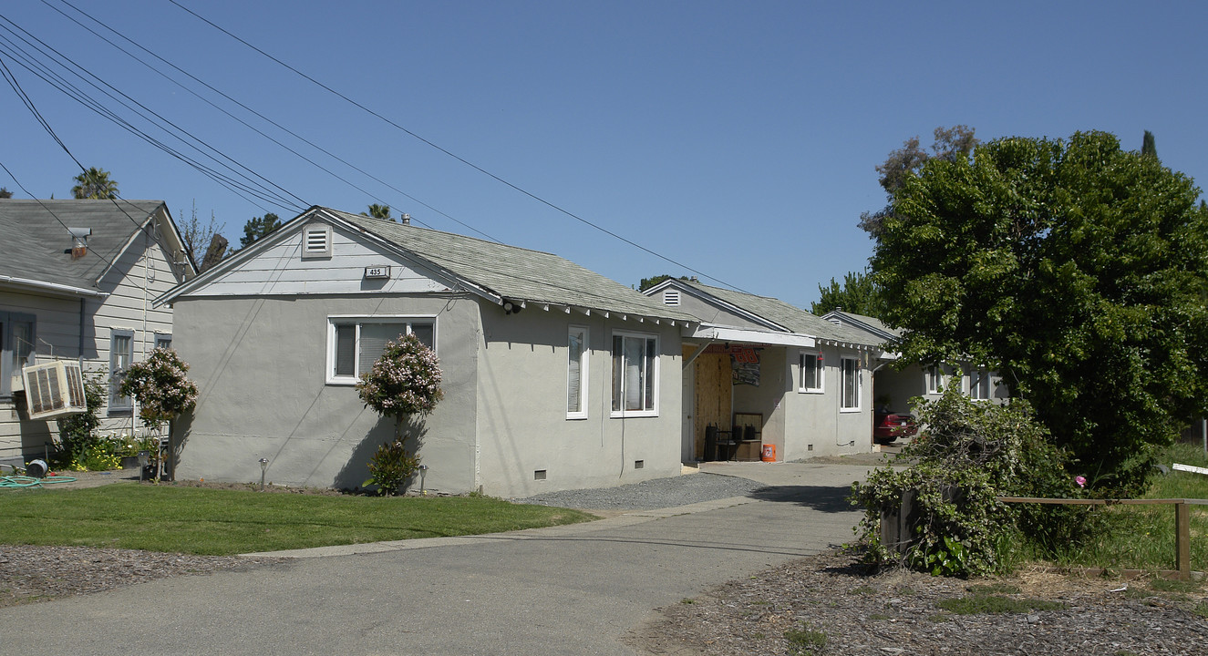 435 Bernal Ct in Pleasanton, CA - Building Photo